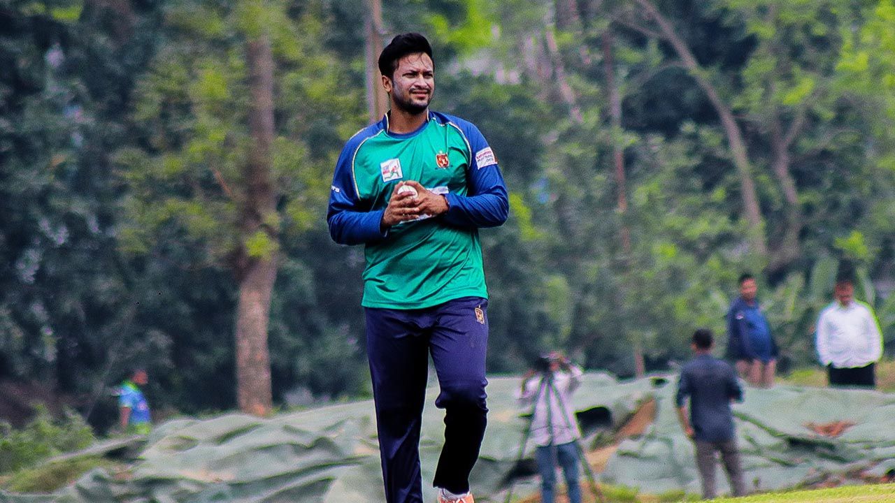 ডিপিএলে দলবদল স্থগিতের অনুরোধ সাকিবের