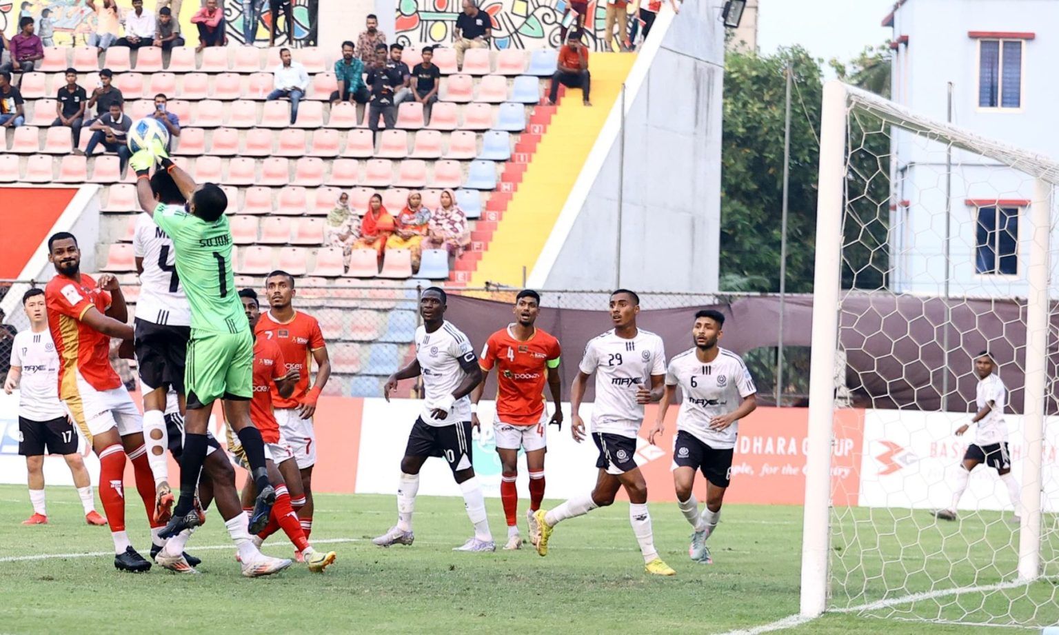 কিংসকে প্রায় ছিটকে দিয়ে মোহামেডানের শিরোপা স্বপ্ন উজ্জ্বল করলেন দিয়াবাতে