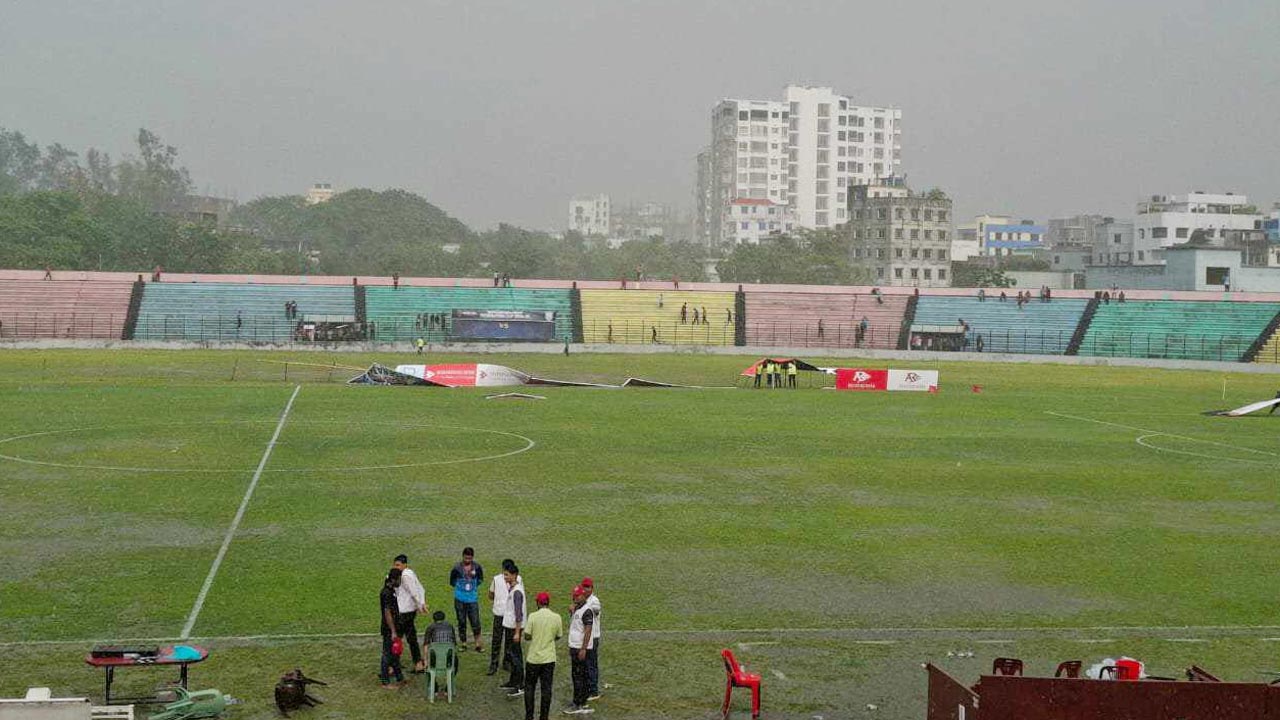 আলোক স্বল্পতায় আবাহনী-কিংস ফাইনাল অসমাপ্ত!