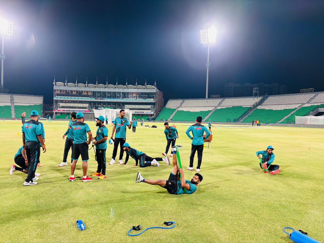 লাহোরের ৩৮ ডিগ্রি সেলসিয়াসে শিশিরাতঙ্কে লিটনবাহিনী!