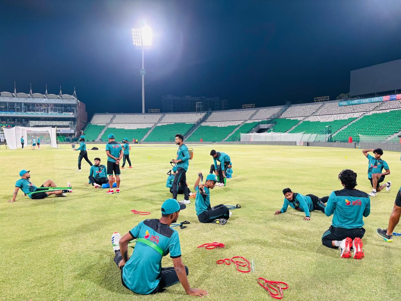 লাহোরের ৩৮ ডিগ্রি সেলসিয়াসে শিশিরাতঙ্কে লিটনবাহিনী!