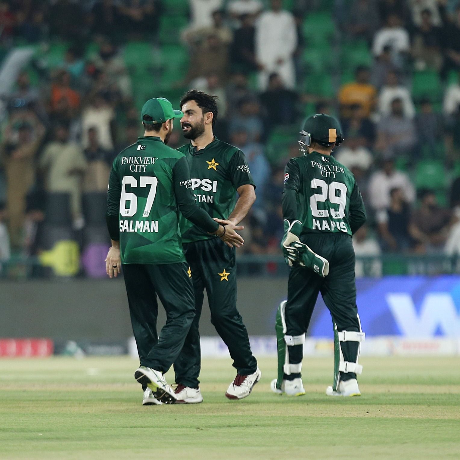 হাসান আলির ফাইফারে সিরিজের শুরুতেই নাস্তানাবুদ বাংলাদেশ