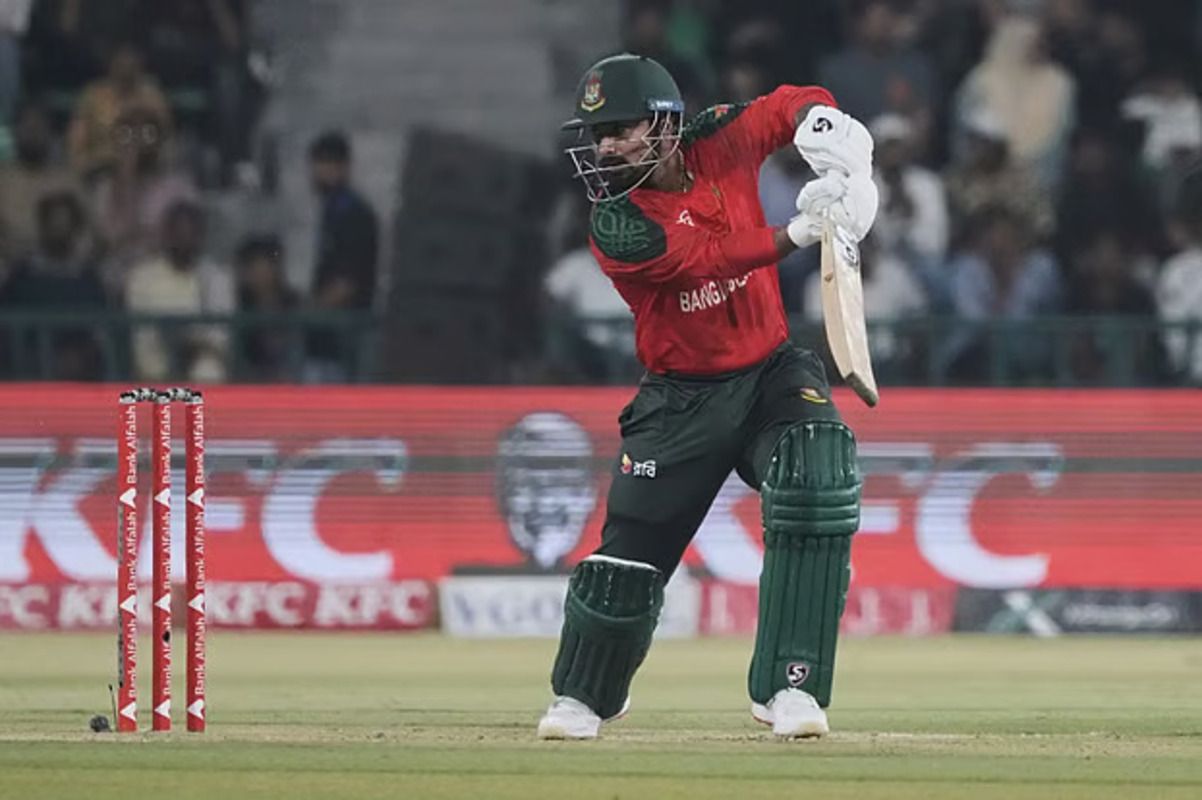 হাসান আলির ফাইফারে সিরিজের শুরুতেই নাস্তানাবুদ বাংলাদেশ