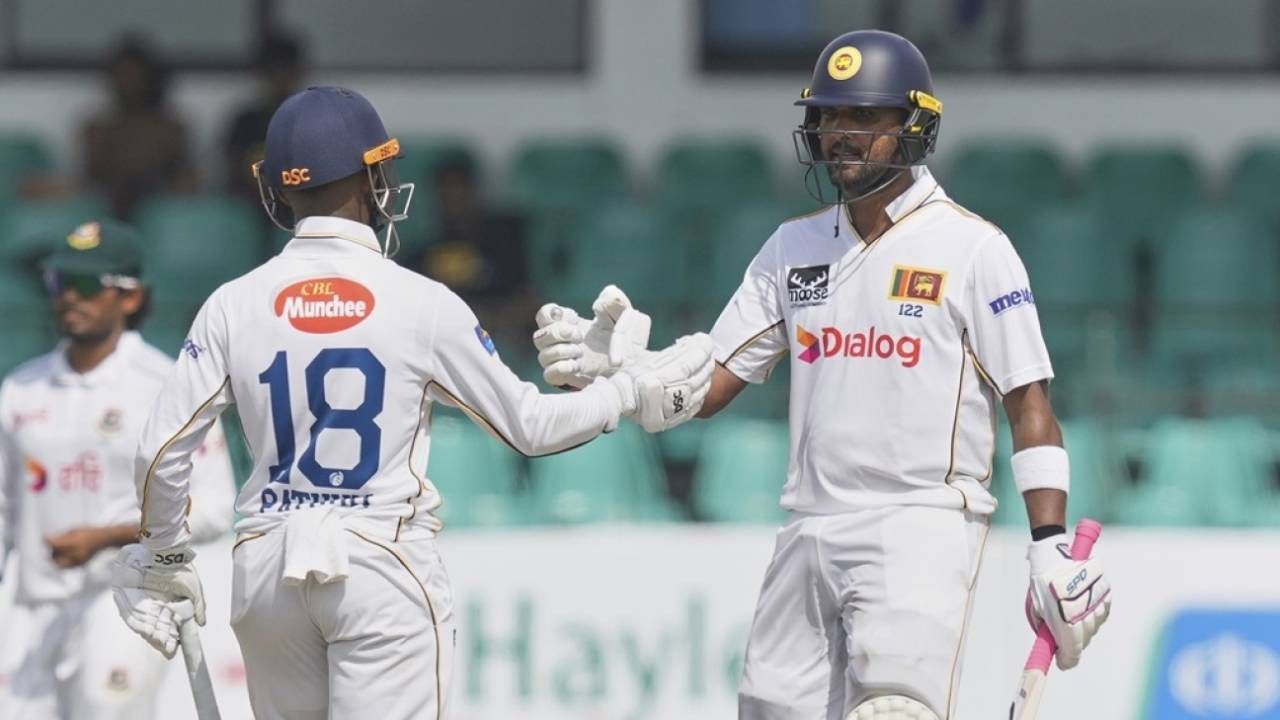 টাইগারদের হিমশিম খাওয়া পিচে ছেলেখেলা করছে লঙ্কানরা