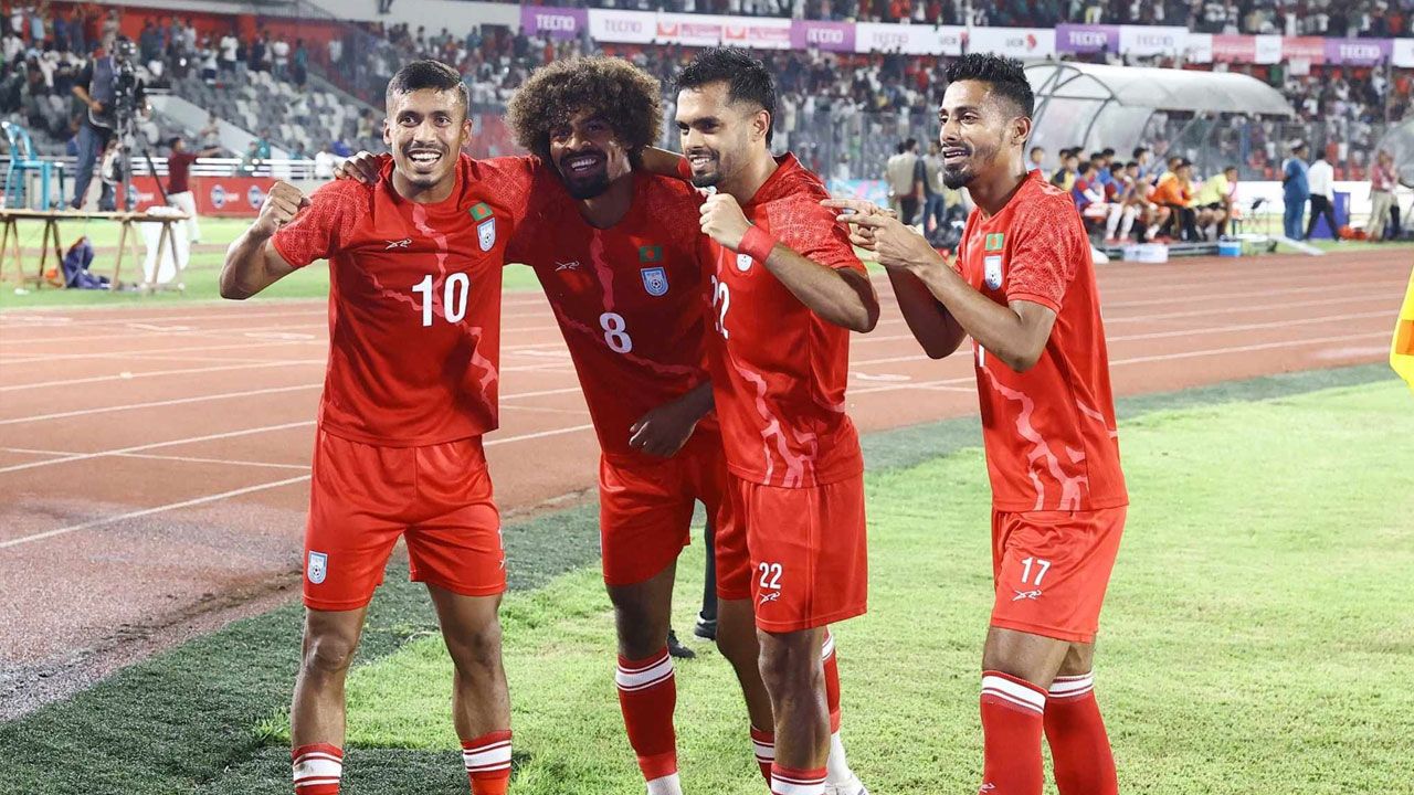 ঘরের মাঠে হামজার অভিষেক ম্যাচে ভুটানকে হারিয়ে বাংলাদেশের দাপুটে জয়