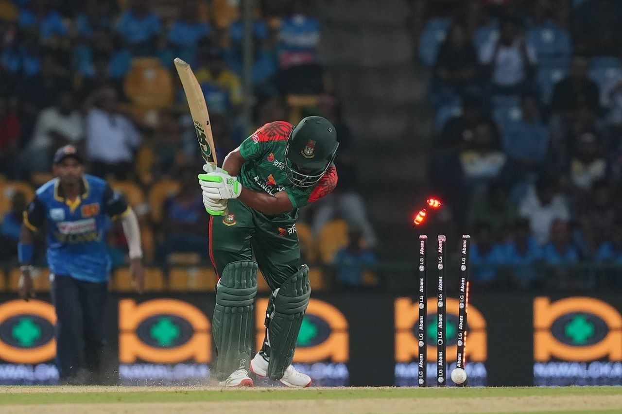 বাজে ব্যাটিংয়ে ভর করে প্রিয় ফরম্যাটে সিরিজ হার বাংলাদেশের 