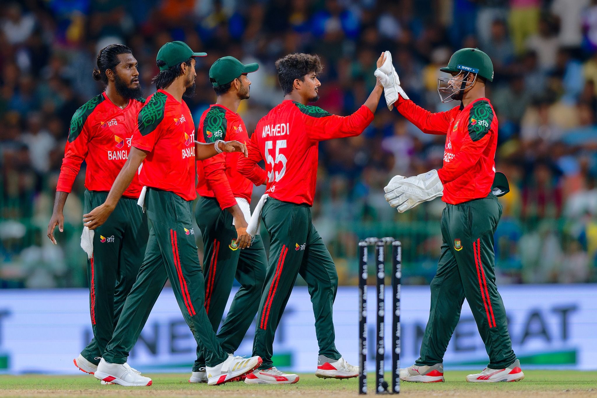 শ্রীলঙ্কায় ইতিহাস গড়ে ট্রফি হাতে দেশে ফিরছে লিটনবাহিনী