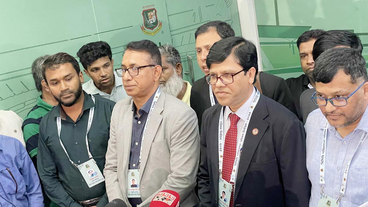 তিন ক্যাটাগরিতে মনোনয়ন নিলেন বুলবুল-তামিমসহ ৬০ জন