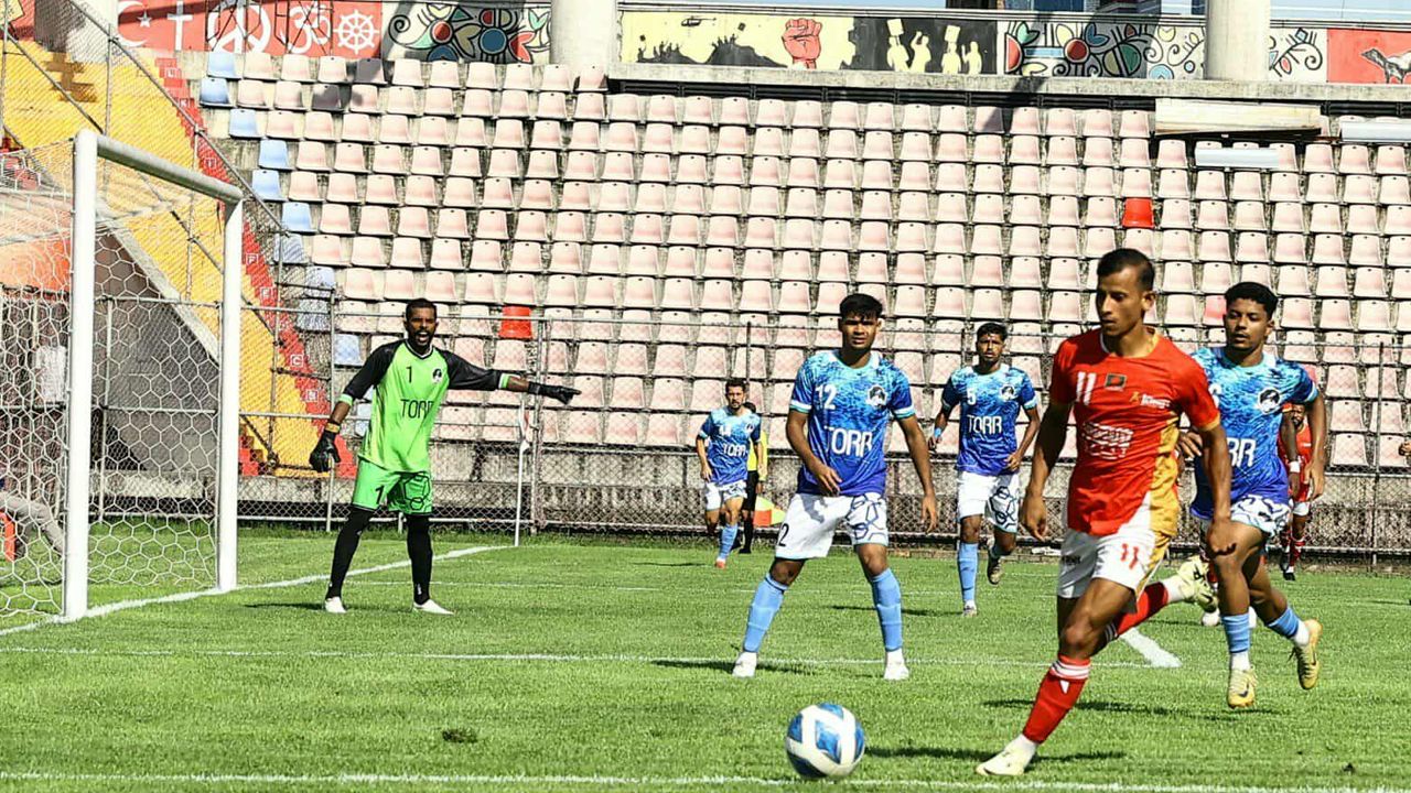 হোঁচট খেল কিংস, পিছিয়ে পড়েও জিতল মোহামেডান