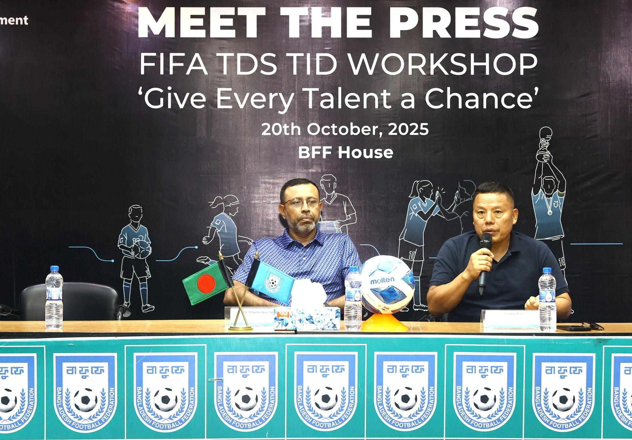 সঠিক ফুটবলার বাছাইয়ে বাংলাদেশের ৩২ কোচকে ফিফার প্রশিক্ষণ