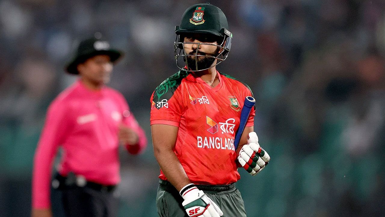 ব্যাটিং ব্যর্থতায় ১৬ রানে হেরে গেল বাংলাদেশ