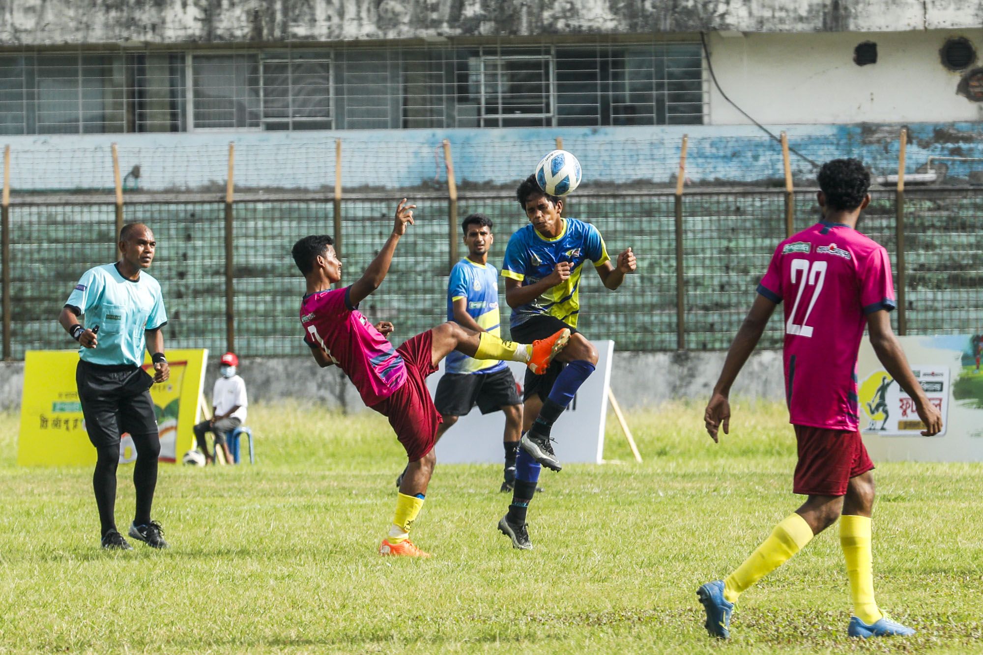 চট্টগ্রামে ইস্পাহানি-প্রথম আলো আন্তবিশ্ববিদ্যালয় ফুটবল লড়াই শুরু