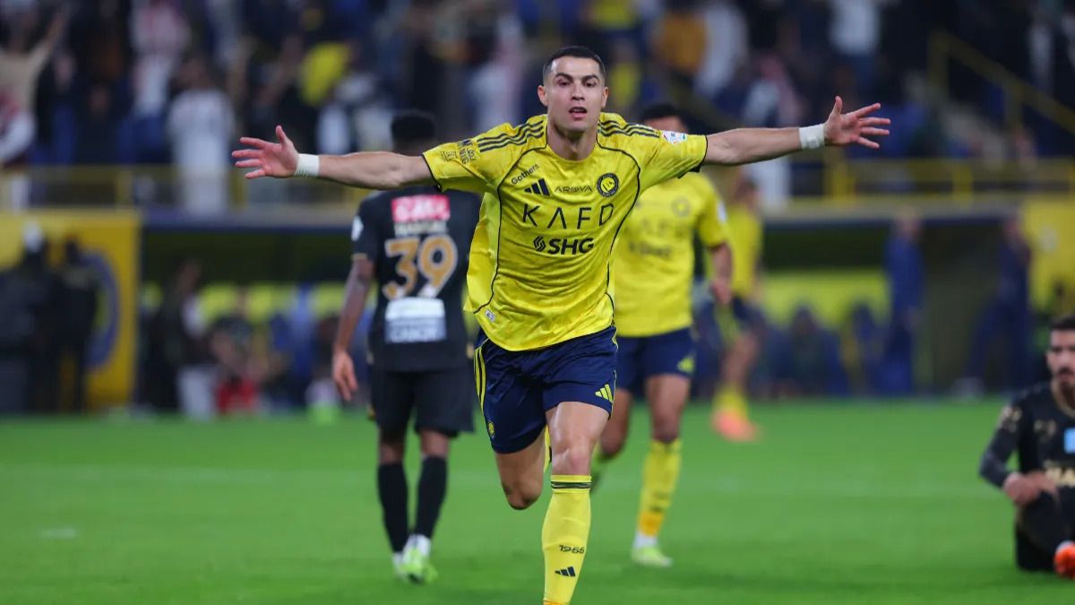 বাইসাইকেল কিকে ৪০ পেরোনো রোনালদোর অবিশ্বাস্য গোল!