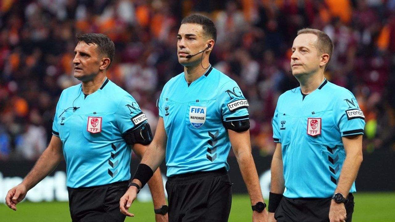 বেটিং কেলেঙ্কারিতে ১৪৯ রেফারি বরখাস্ত