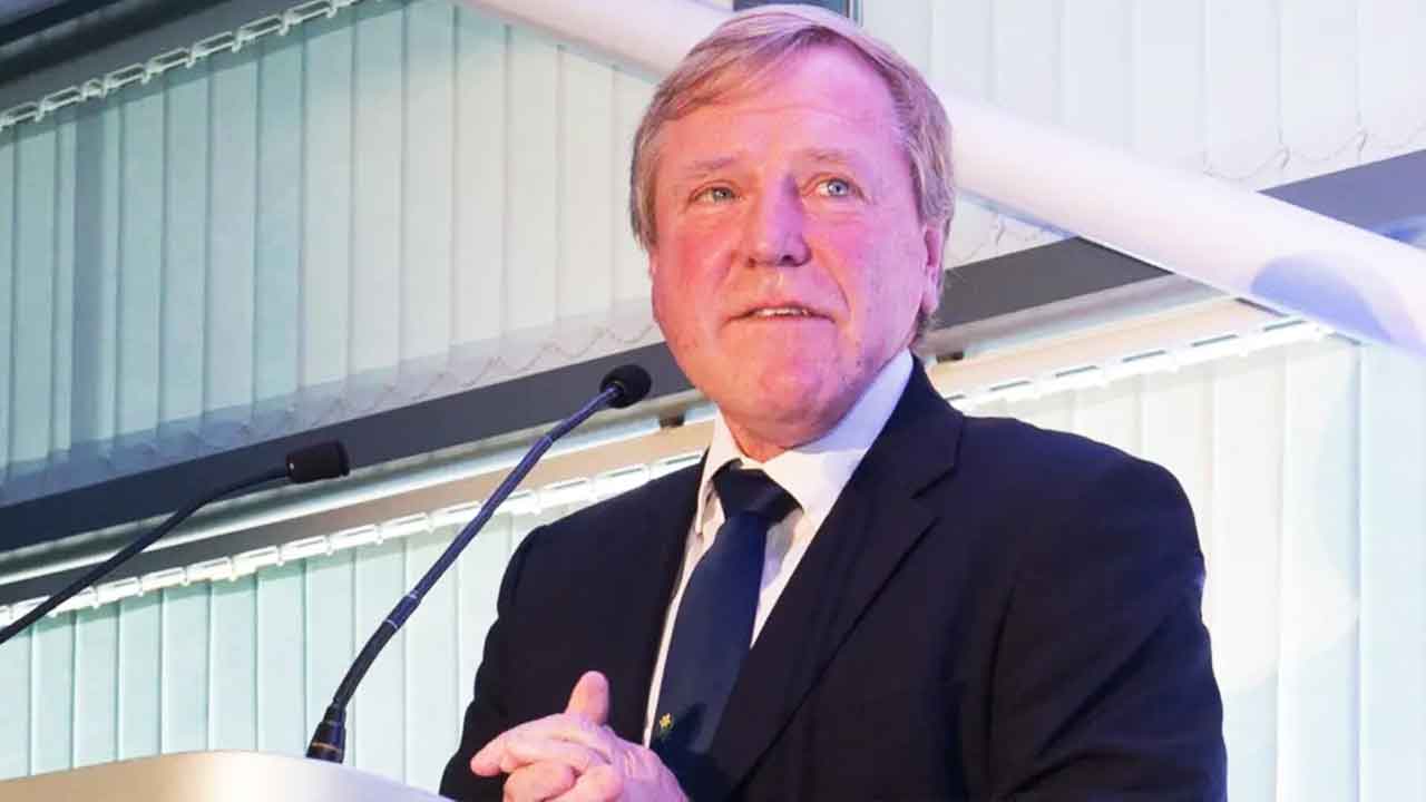 না ফেরার দেশে চলে গেলেন ইংল্যান্ডের সাবেক ক্রিকেটার হিউ মরিস