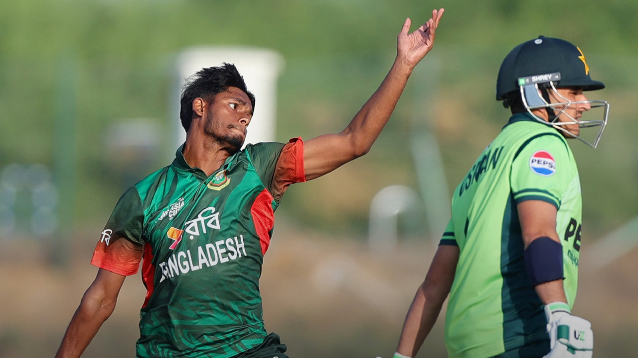 বাংলাদেশের হ্যাটট্রিক শিরোপা জয়ের স্বপ্নে গুড়ে বালি