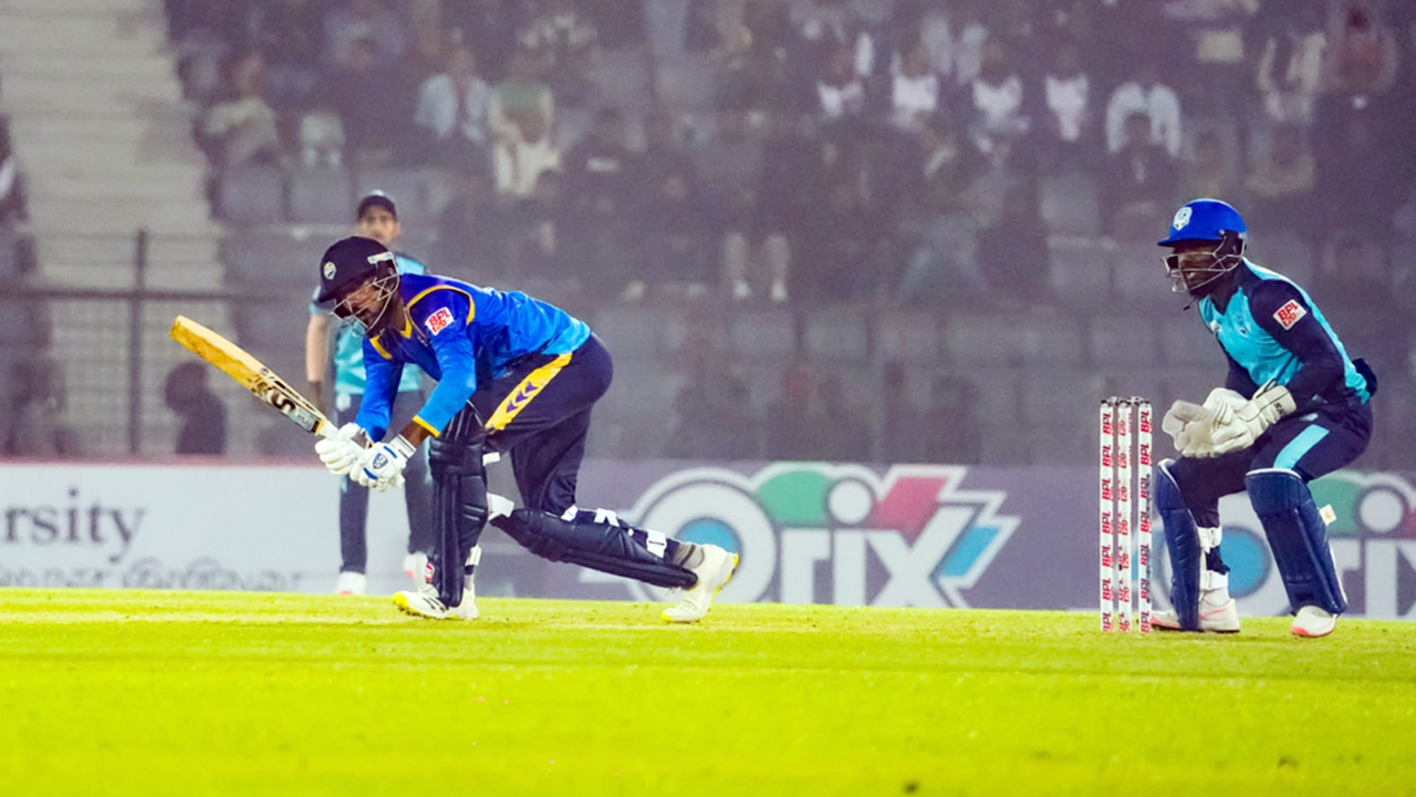 মালিক পক্ষের বিদায়ে প্রথম দিনেই সুপারহিট চট্টগ্রাম!